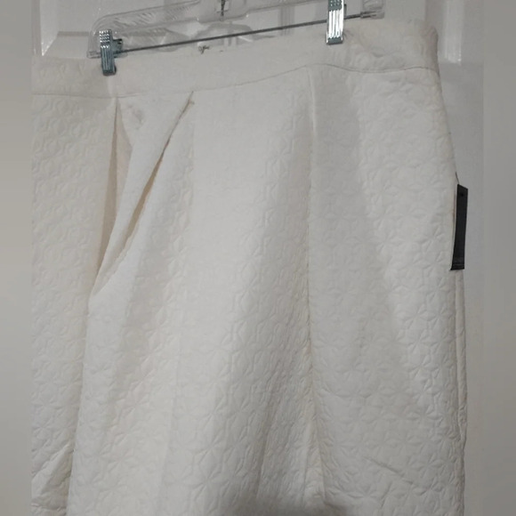 NWOT Eloquii White/Cream Textured Semi Pleated Midi Skirt in Size 22 - Picture 5 of 10